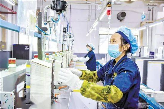 總投資13億的中煙印刷包裝項(xiàng)目即將投產(chǎn) 鶴山雅圖仕萬人工廠抗疫實(shí)錄 讓深圳成為世界印刷中心