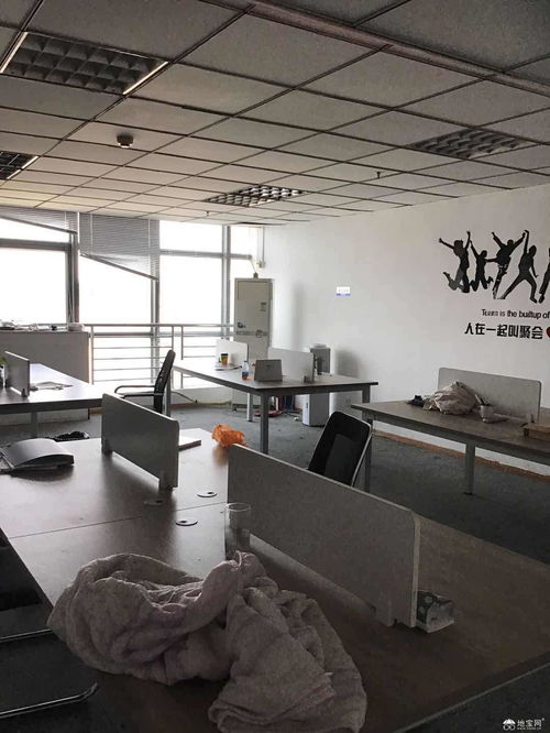 南昌老福山地鐵口，華龍國(guó)際大廈精裝辦公空間出租，配備齊全家具，專業(yè)管理